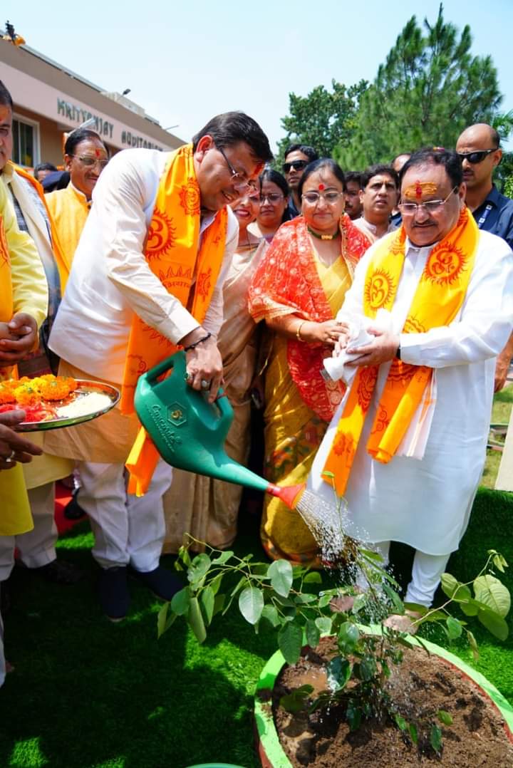 अध्यक्ष श्री जे.पी. नड्डा के साथ हरिद्वार में देव संस्कृति विश्वविद्यालय द्वारा आयोजित व्याख्यान माला ‘वसुधैव कुटुंबकम’ कार्यक्रम में प्रतिभाग किया। इस दौरान उन्होंने कई पुस्तकों का विमोचन भी किया। उन्होंने विश्वविद्यालय परिसर स्थित महाकाल मंदिर में पूजा अर्चना भी की और शौर्य दीवार पर पुष्पांजलि अर्पित कर परिसर में पौधारोपण किया।