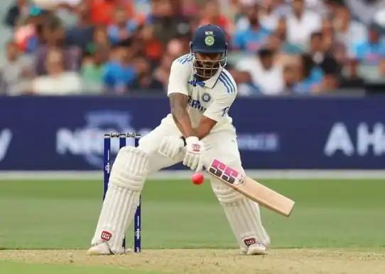 बॉर्डर-गावस्कर ट्रॉफी 2024-25 में (IND vs AUS 4th Test) नीतीश कुमार रेड्डी ने इतिहास रच दिया है. नीतीश कुमार रेड्डी (Nitish Kumar Reddy record in Test) इस सीरीज में सबसे ज्यादा छक्का लगाने वाले बल्लेबाज बन गए हैं तो वहीं, ऑस्ट्रेलिया में टेस्ट सीरीज में किसी मेहमान बल्लेबाज द्वारा संयुक्त रूप से सर्वाधिक छक्के लगाने का रिकॉर्ड अपने नाम कर लिया है.