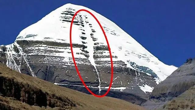 सोचिए, आप एक ऐसी जगह पर खड़े ना है जहां समय जैसे रुक गया हो। जहां जैसे ही आप कदम रखते हैं, हवा की चाल बदल जाती है। जहां आप अकेले होते हुए भी खुद को अकेला महसूस नहीं करते।