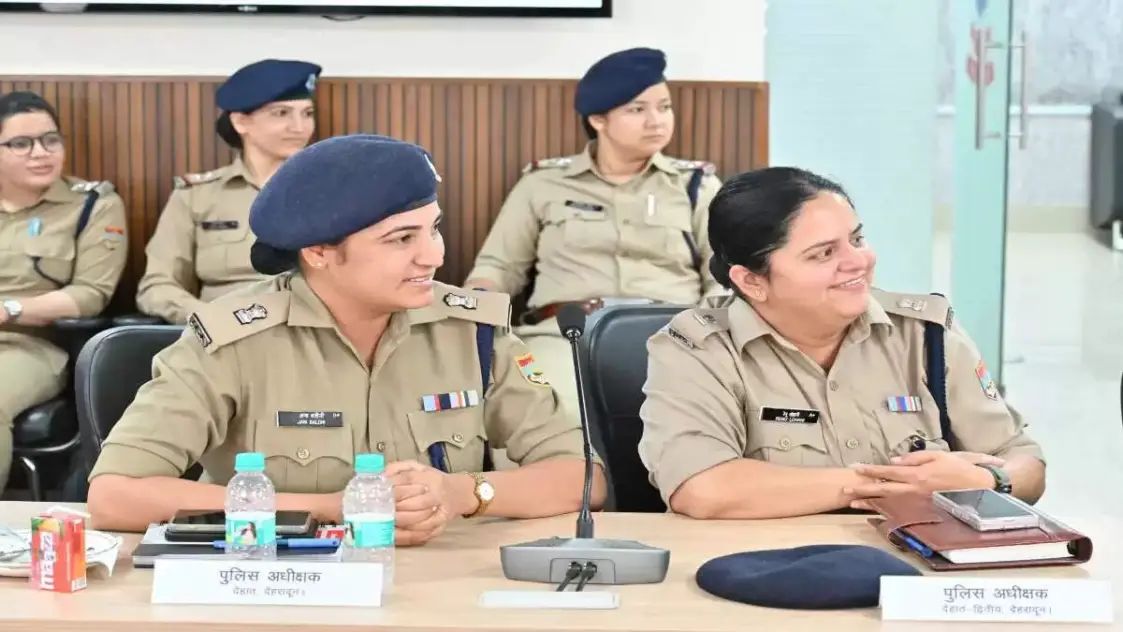 उ  त्तराखंड के मुख्यमंत्री पुष्कर सिंह धामी ने राज्य के विकास के लिए कई महत्वपूर्ण कदम उठाए हैं। इसी क्रम में, बुधवार को देहरादून में पुलिस ने महिला अधिकारियों के लिए एक ओपन हाउस सत्र का आयोजन किया।