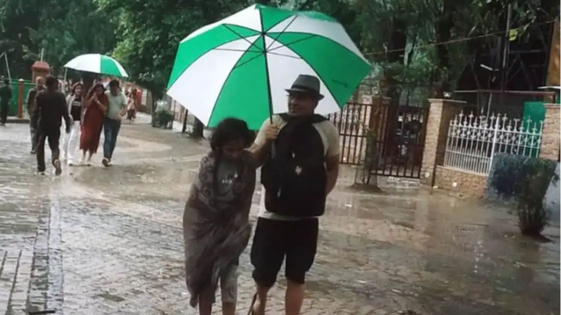 इस बार मानसून का लंबा इंतजार नहीं करना पड़ेगा। 10 जून के बाद कभी भी मानसून दस्तक दे सकता है। इन दिनों प्री मानसून की वर्षा शुरू हो चुकी है।