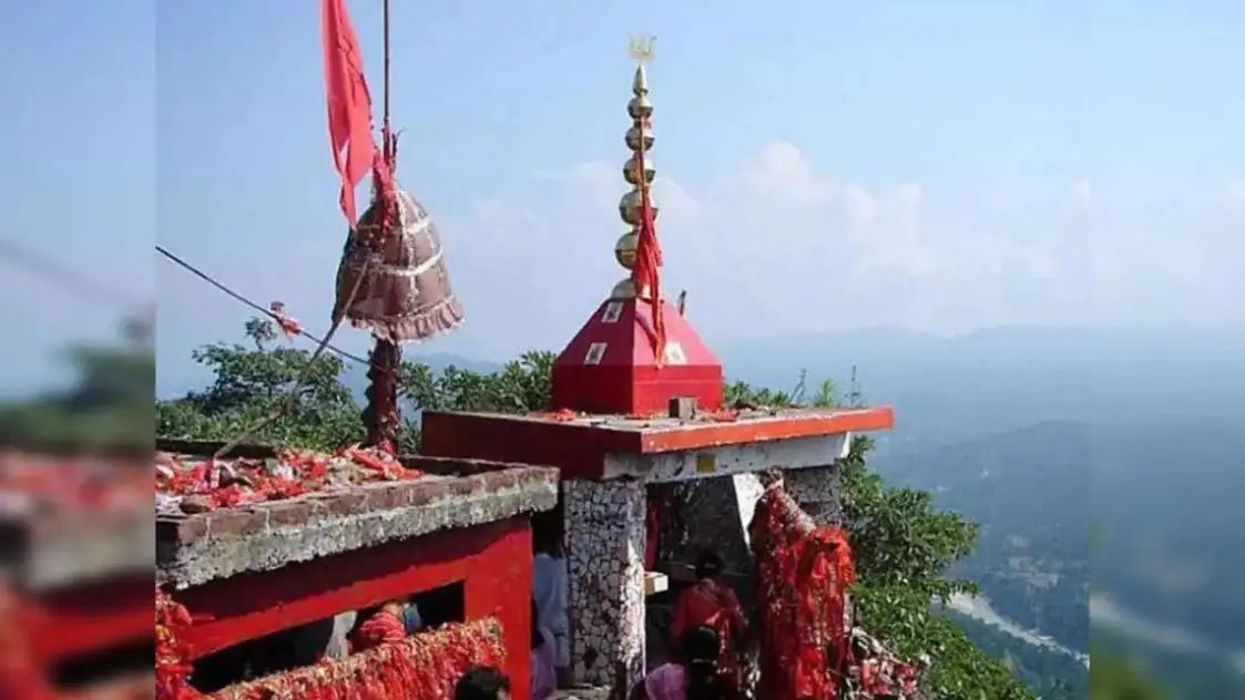उत्तराखंड को यूं ही देवभूमि नहीं कहा जाता। चारों धामों के अलावा देश के 51 प्रसिद्ध शक्तिपीठों में शुमार मां पूर्णागिरि का धाम भी उत्तराखंड के चंपावत जिले में पड़ता है। देश की राजधानी दिल्ली से महज 350 किलोमीटर की दूरी पर स्थित यह सुप्रसिद्ध मंदिर लाखों श्रद्धालुओं की आस्था का केंद्र है।