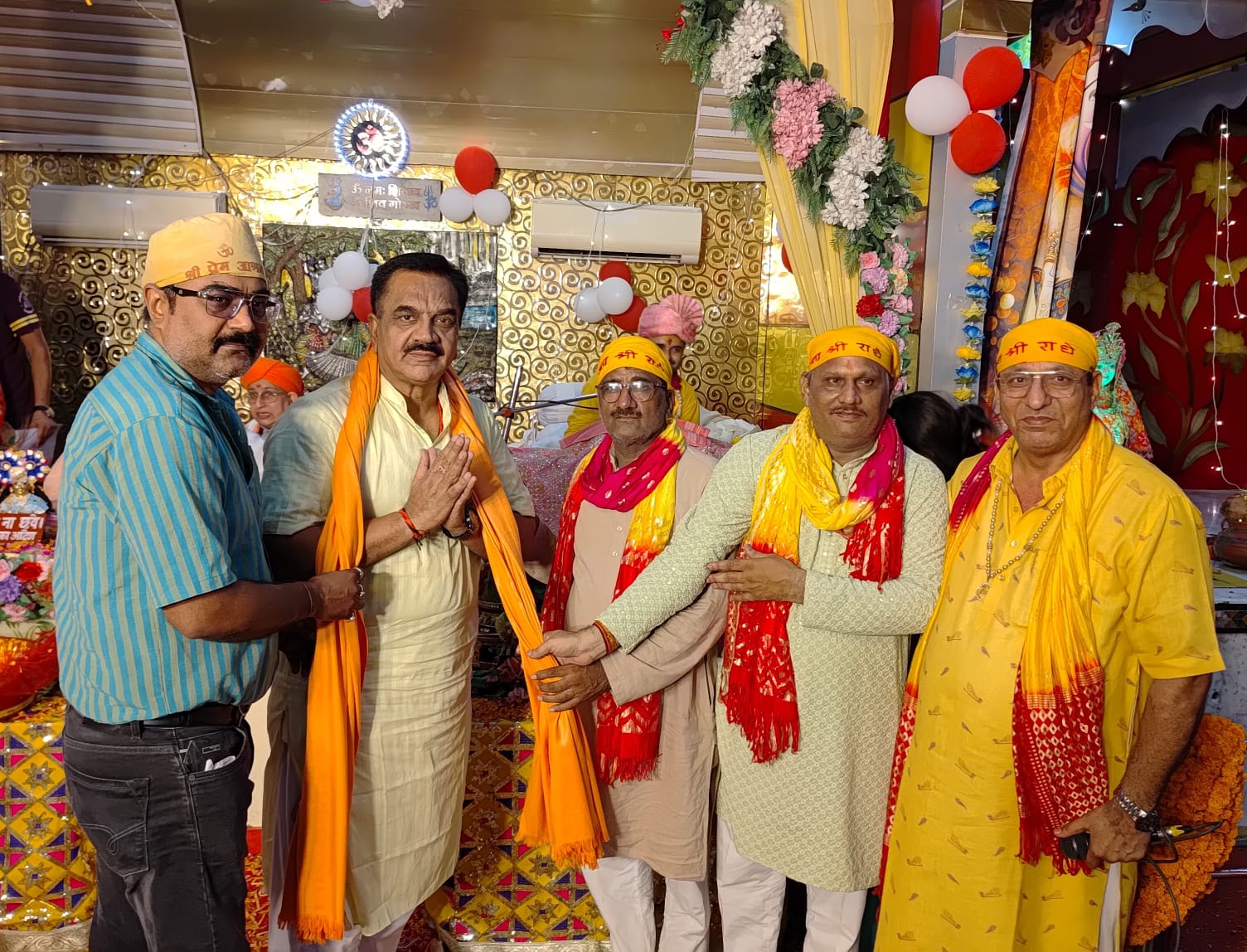 74वें वार्षिक जागरण और श्रीमद् भागवत कथा के समापन पर पूर्व विधायक राजकुमार ठुकराल ने लिया संतों का आशीर्वाद