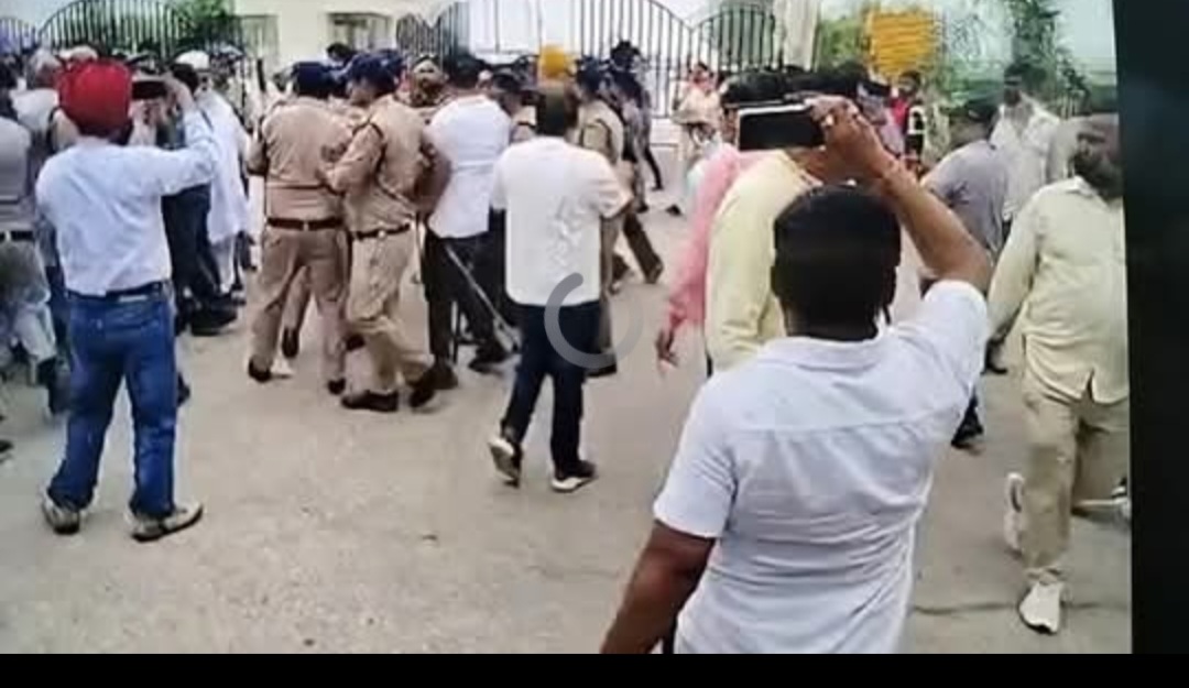 गदरपुर में भाजपा नेता प्रीत ग्रोवर पर हमला, हालात बेकाबू — पुलिस ने किया लाठीचार्ज, विधायक शिव अरोरा और अरविंद पांडे में तीखी तकरार