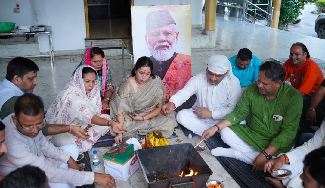 ।ओमैक्स,प्रधानमंत्री मोदी के जन्मदिवस पर हवन यज्ञ का आयोजन?प्रधानमंत्री मोदी के जन्मदिवस पर मेयर विकास शर्मा और योगेश वर्मा का संयुक्त बयान