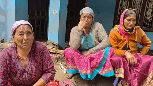 नंदानगर में बुधवार शाम से ही मूसलाधार बारिश हो रही थी जिसने देर रात करीब एक बजे अचानक तबाही का रूप ले लिया। जब लोग गहरी नींद में थे तभी एक तेज गर्जना के साथ बिजली चमकी। प्रत्यक्षदर्शियों के अनुसार इसके तुरंत बाद पहाड़ी से भारी मलबा और पानी का सैलाब तेजी से गांवों की ओर बढ़ा।