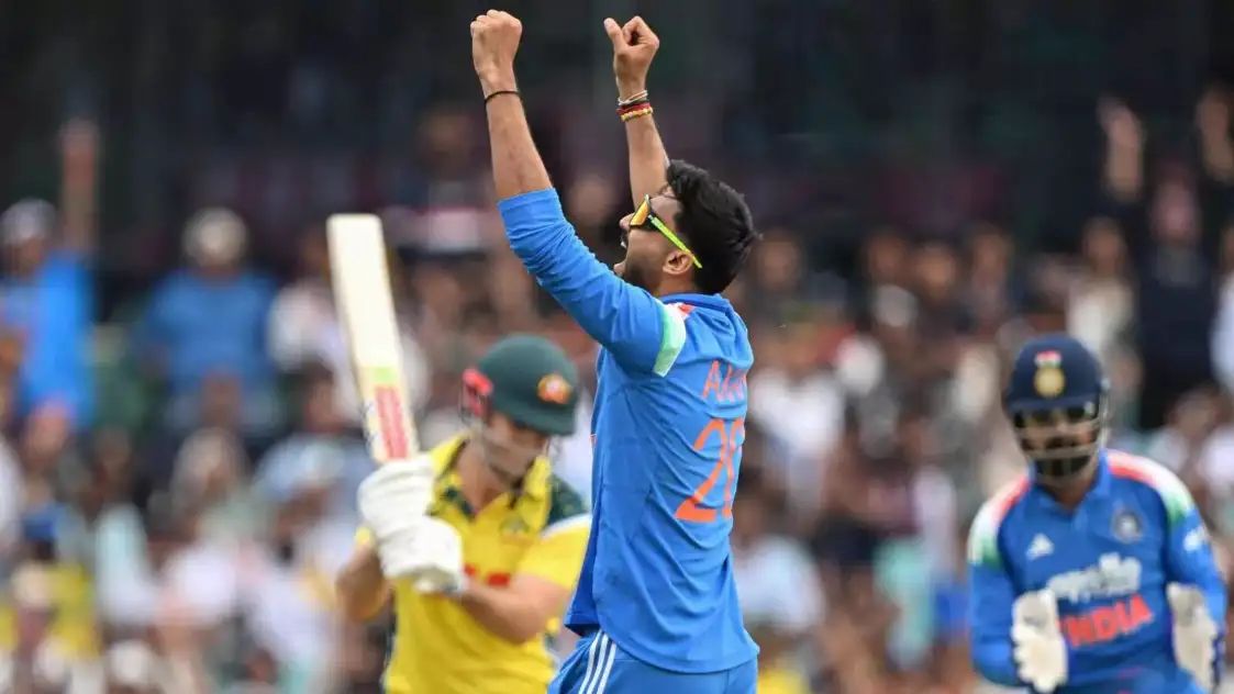 साउथ अफ्रीका के खिलाफ वनडे सीरीज के लिए केएल राहुल की कप्तानी में 15 सदस्यीय भारतीय टीम चुनी गई है।साउथ अफ्रीका के खिलाफ 30 नवंबर से भारतीय टीम को वनडे सीरीज खेलनी है। 3 मैचों की सीरीज के लिए टीम इंडिया का ऐलान हो गया है।