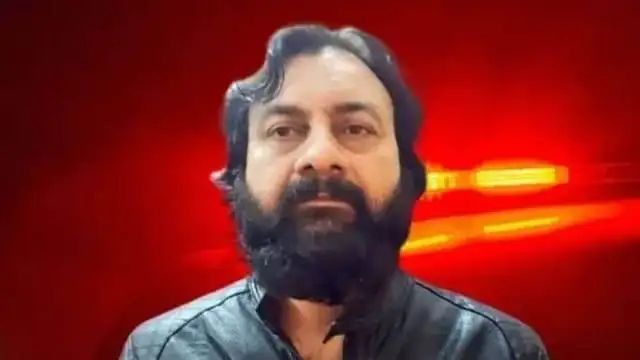 त्तराखंड के हरिद्वार जिले में तीन दिन पहले दिनदहाड़े हुई गोलीबारी में गंभीर रूप से जख्मी कथित गैंगस्टर विनय त्यागी की शनिवार को अस्पताल में इलाज के दौरान मौत हो गई। पुलिस के मुताबिक, सुनील राठी गिरोह के गैंगस्टर त्यागी को 3 गोलियां लगी थी।