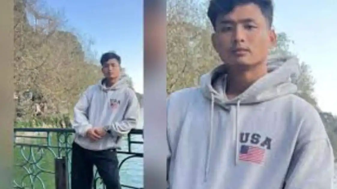 देहरादून में नस्लीय टिप्पणी का विरोध करना एक छात्र को इतना भारी पड़ा कि उसे अपनी जान तक गंवानी पड़ी. त्रिपुरा के युवा जनजातीय छात्र एंजेल चकमा की मौत के बाद शनिवार को जब उनका पार्थिव शरीर राज्य पहुंचा, तो पूरे प्रदेश में शोक, गुस्सा और न्याय की मांग गूंज उठी.