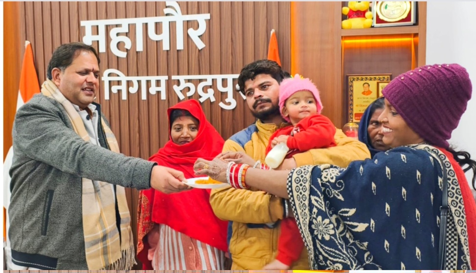 महापौर की तत्परता से परिवार से मिला बिछुड़ा मासूम, लौटी परिजनों के चेहरे पर मुस्कान