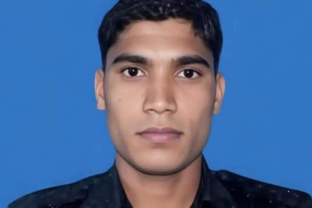 जम्मू-कश्मीर के किश्तवाड़ जिले में सोमवार को आतंकियों से हुई मुठभेड़ में हवलदार गजेंद्र सिंह गढ़िया शहीद हो गए. 43 वर्षीय गजेंद्र सिंह गढ़िया भारतीय सेना की टू-पैरा कमांडो यूनिट में तैनात थे.