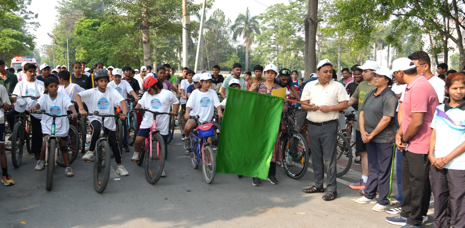 विश्व साइकिल दिवस पर निकली साइकिल रैली, जल उत्सव सप्ताह का शुभारंभ