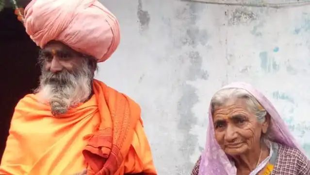 कहानियां वक्त और दूरियों की सीमा से परे होती हैं, और जब वो हकीकत बनती हैं, तो पथराई आंखों से भी आंसुओं का समंदर बह निकलता है। उत्तराखंड के पिथौरागढ़ जिले के बेरीनाग के दौलीगाड़ क्षेत्र से ऐसा ही नजारा देखने को मिला।