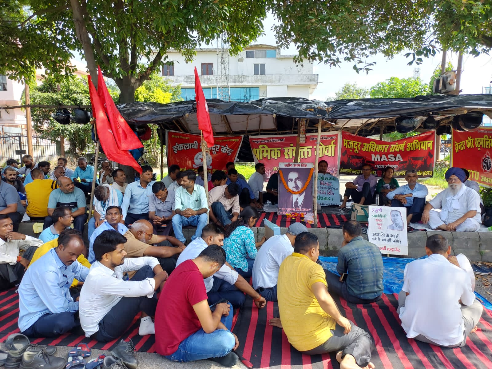 रुद्रपुर में शहीद उधम सिंह को दी श्रद्धांजलि, श्रमिक संयुक्त मोर्चा ने माइक्रोमैक्स मजदूरों की मांगों को लेकर बुलंद की आवाज