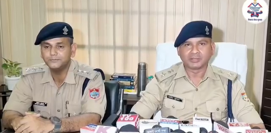 फर्जी आईपीएस बनकर लोगों को ठगने वाला शातिर दून पुलिस के हत्थे, कई एजेंसियों की फर्जी आईडी और वर्दी बरामद