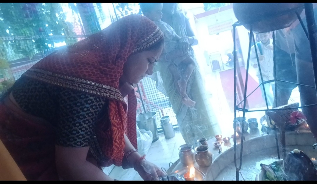 सावन के आगमन के साथ ही देवभूमि उत्तराखंड की वादियां शिवमय हो चुकी हैं। इस पावन महीने के प्रथम सोमवार पर सपरिवार अटारिया माता मंदिर में देव-दर्शन और जलाभिषेक करना अत्यंत सौभाग्यशाली और आध्यात्मिक रूप से समृद्ध करने वाला अनुभव है।