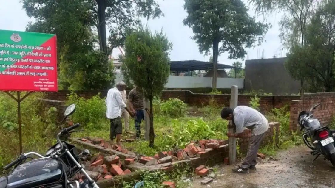 वनभूमि पर बुलडोजर चला तो रुद्रपुर की जमीनों पर कार्रवाई कब